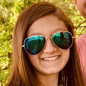 Meet your Posher, Olivia